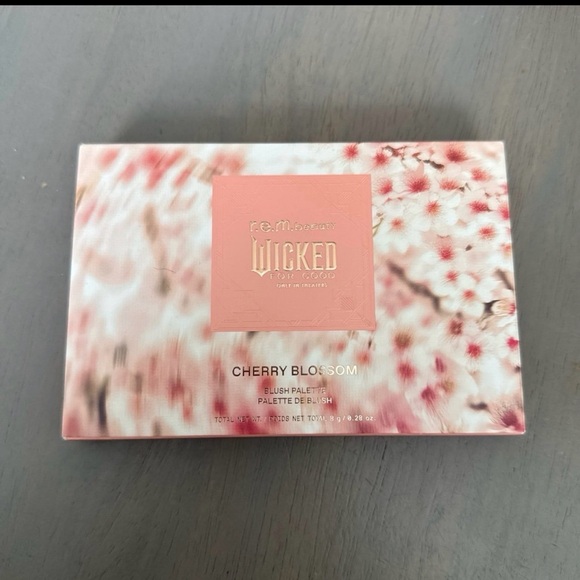 R.E.M. Beauty Other - R.E.M. BEAUTY X WICKED: FOR GOOD CHERRY BLOSSOM BLUSH PALETTE CORAL